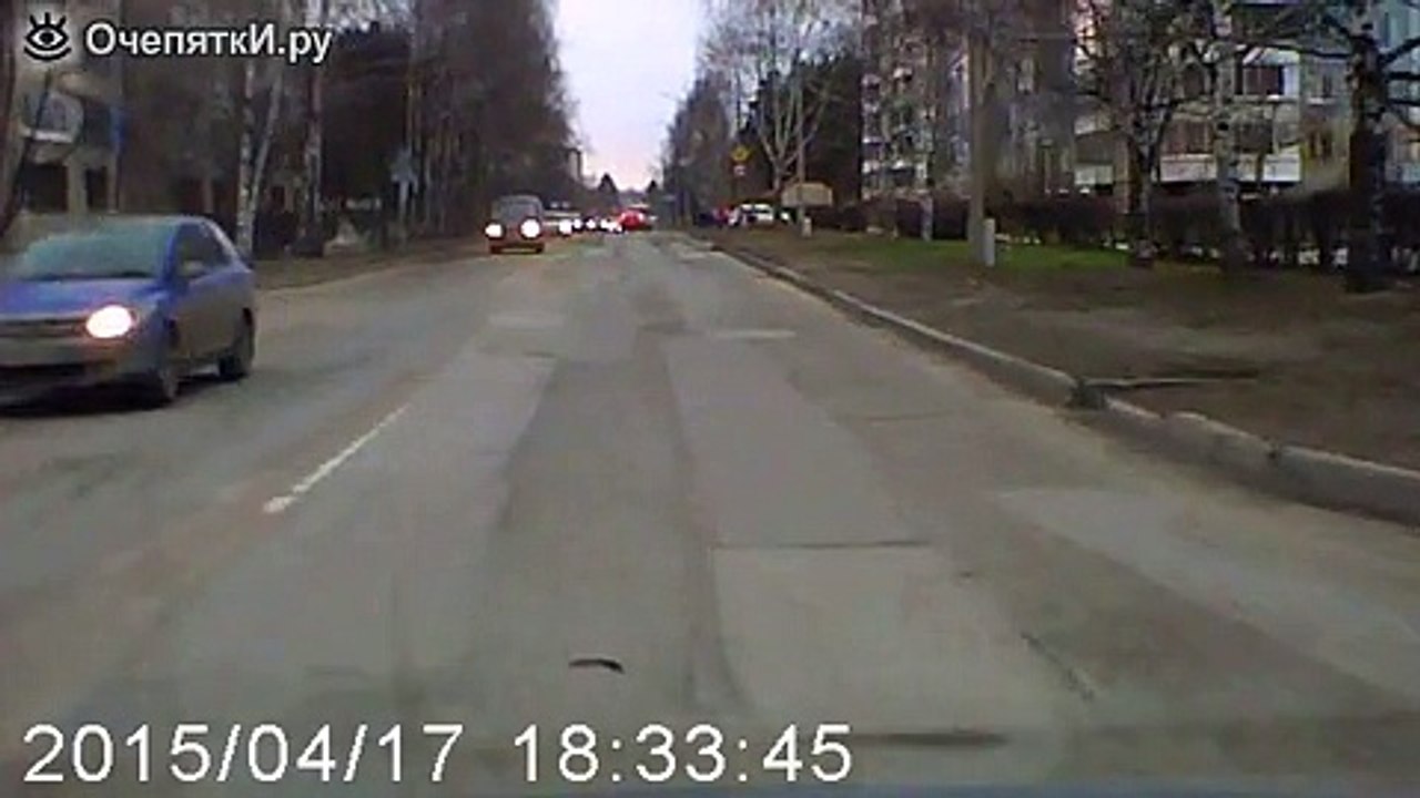 Опасная игра детей на дороге