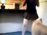 a girl and her dog VIII mujeres que juegan con los perros VIII