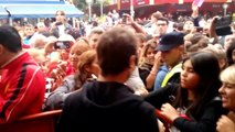 Pedro saludando a la gente en la peatonal de Carlos Paz - 29 de Enero