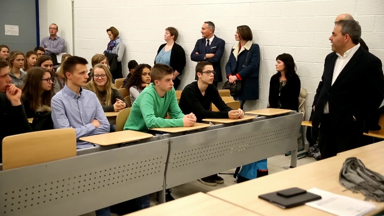 Xavier Bertrand au lycée Condorcet "in english"