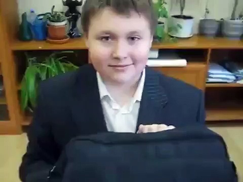 У школьника голос Джигурды))) РАСМЕШИЛ)))