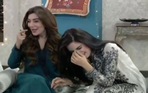 Aisha Khan Mimics Ayesha Sana “Bright Karain Isay”
