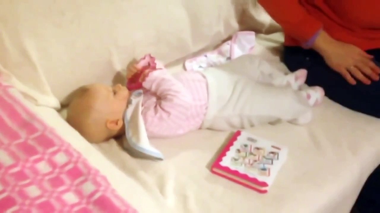 Реакция кота на появление нового члена семьи