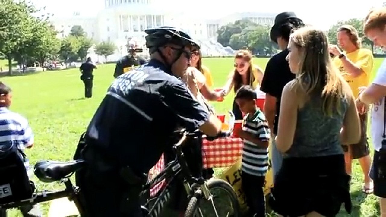 Cop Tells Children Not to Buy Lemonade!