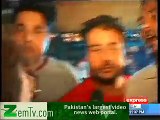Watch how Boys harassing Iqrar-ul-Hassan's wife