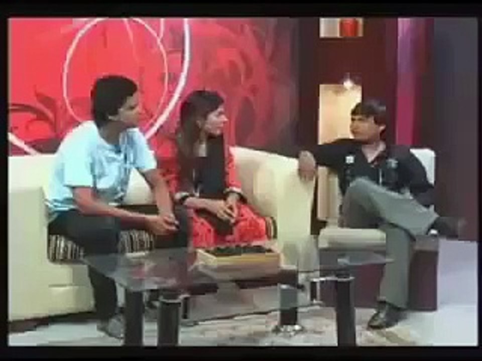Horrible fight in a live show  Media Of Pakistan