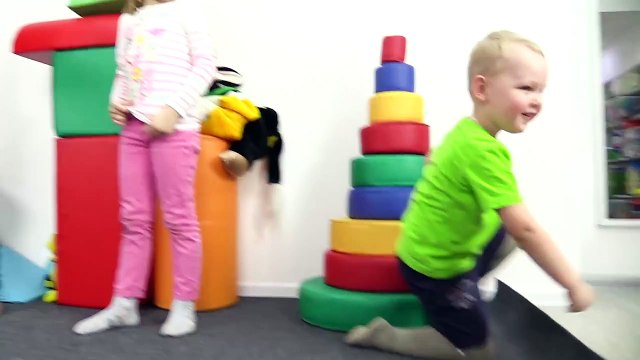 Смешные видео. Ксюша, Настя и Вова: Кто любит шалить? МЫ! Лучшие подружки