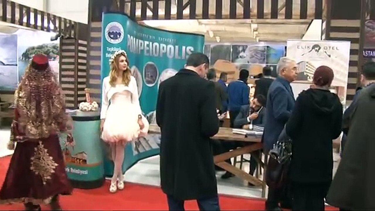 Interesting fair hostess (garlic girl) (Funny Videos 720p)