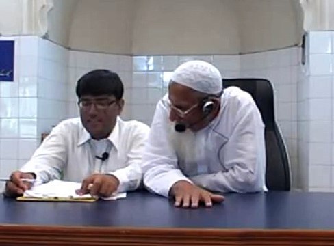 Agar Namaz ke dooran khane ka koi zara halaq se utar jae tu Namaz toot jati hai ? Maulana Ishaq answers