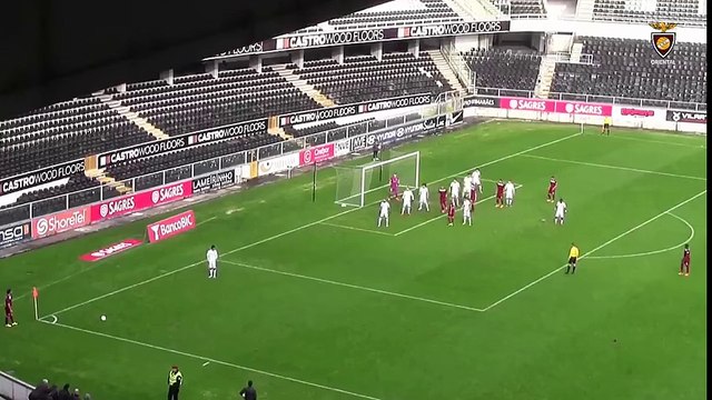 La volée parfaite d'Hugo Firmino Vit. Guimarães B 1-1 Clube Oriental de Lisboa