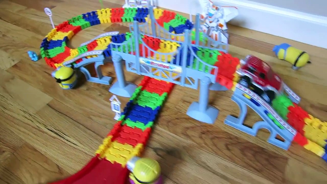 MINIONS SUPER SPEEDWAY RACETRACK MONSTER TRUCK DRIVES OVER MINIONS!
