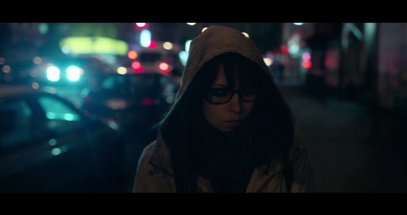 Julia - Exclusive Clip