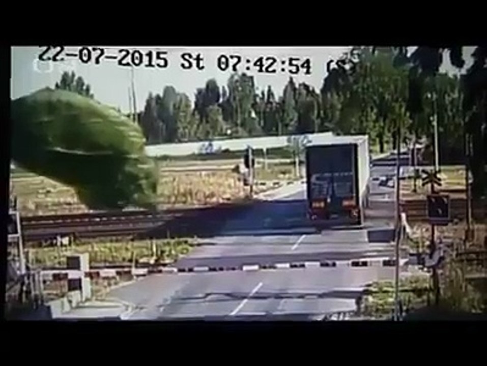Truck crashed in an accident with train - Driver survived miraculously