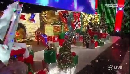WWE A CHRISTMAS RAW 122214 Six Divas Santa's Little Helpers Match