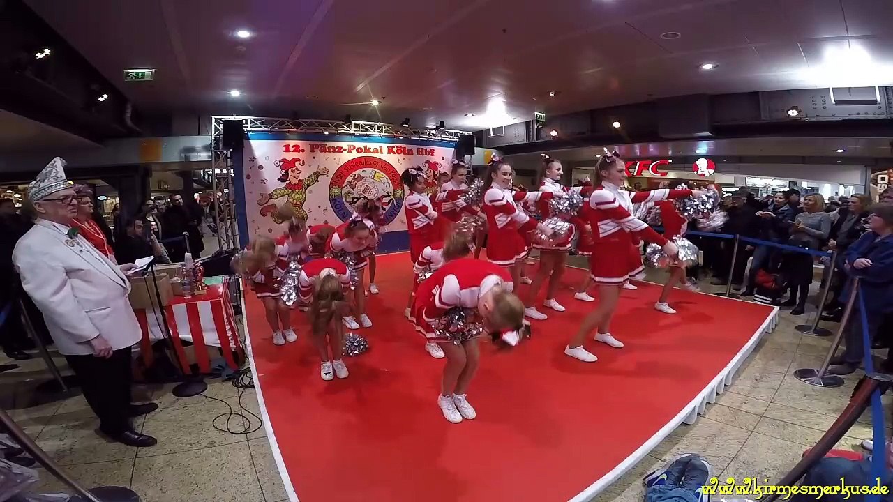 12. Pänz Pokal 2016 im Hauptbahnhof Köln - Cheerleader des 1. FC Kölns Lilliputs - Clip by kirmesmarkus