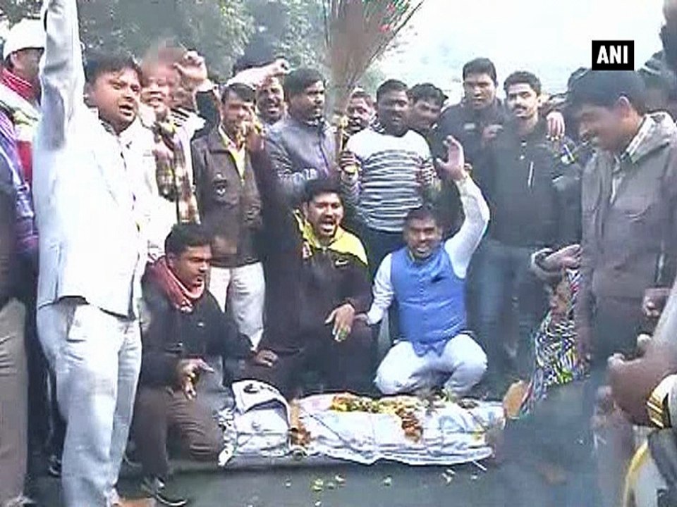 MCD workers continue their agitation