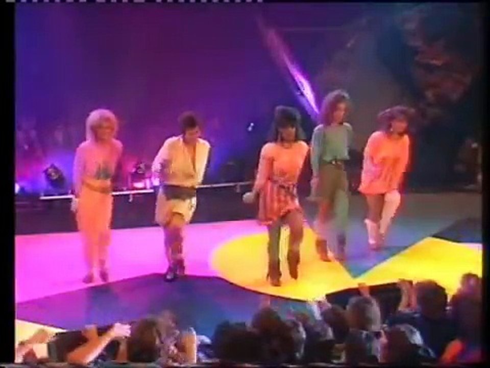 Dolly Dots: Medley & \"Dreaming Of You\" (1986)