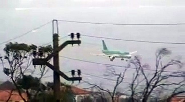 CrossWind Landing - Bad day at Madeira Funchal, Portugal Crosswind Landing