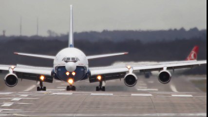 Extreme Crosswind Landing - Russian Ilyushin IL-96 fighting at Düsseldorf (HD)  Crosswind Landing