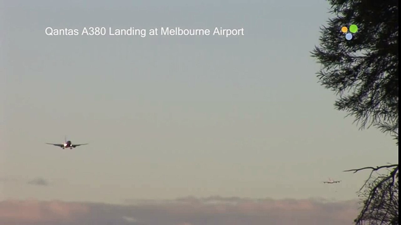 Qantas A380 Landing at Melbourne Airport Heavy Crosswind  Crosswind Landing