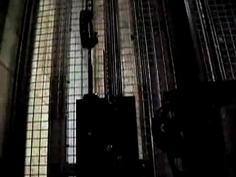 Modernisation Ascenseur - Elevator - Vidéo du Net - Un fou