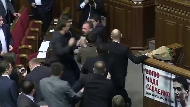 МОЛНИЯ! Яценюка схватили за яйца в верховной раде! 11.12.15 яценюк, барна, драка