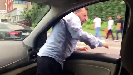 Köksal baba trafik polisliği yapıyor