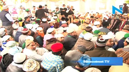 Basit offers Namaz at Nizamuddin Auliya Dargah on Urs