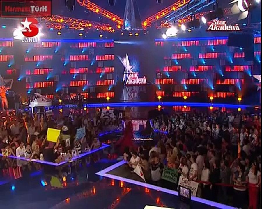 Öykü Serter ~ Star Akademi cesur kıyafeti müthiş bacaklar