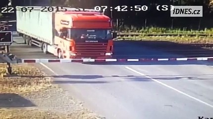Un train percute un camion en République tchèque