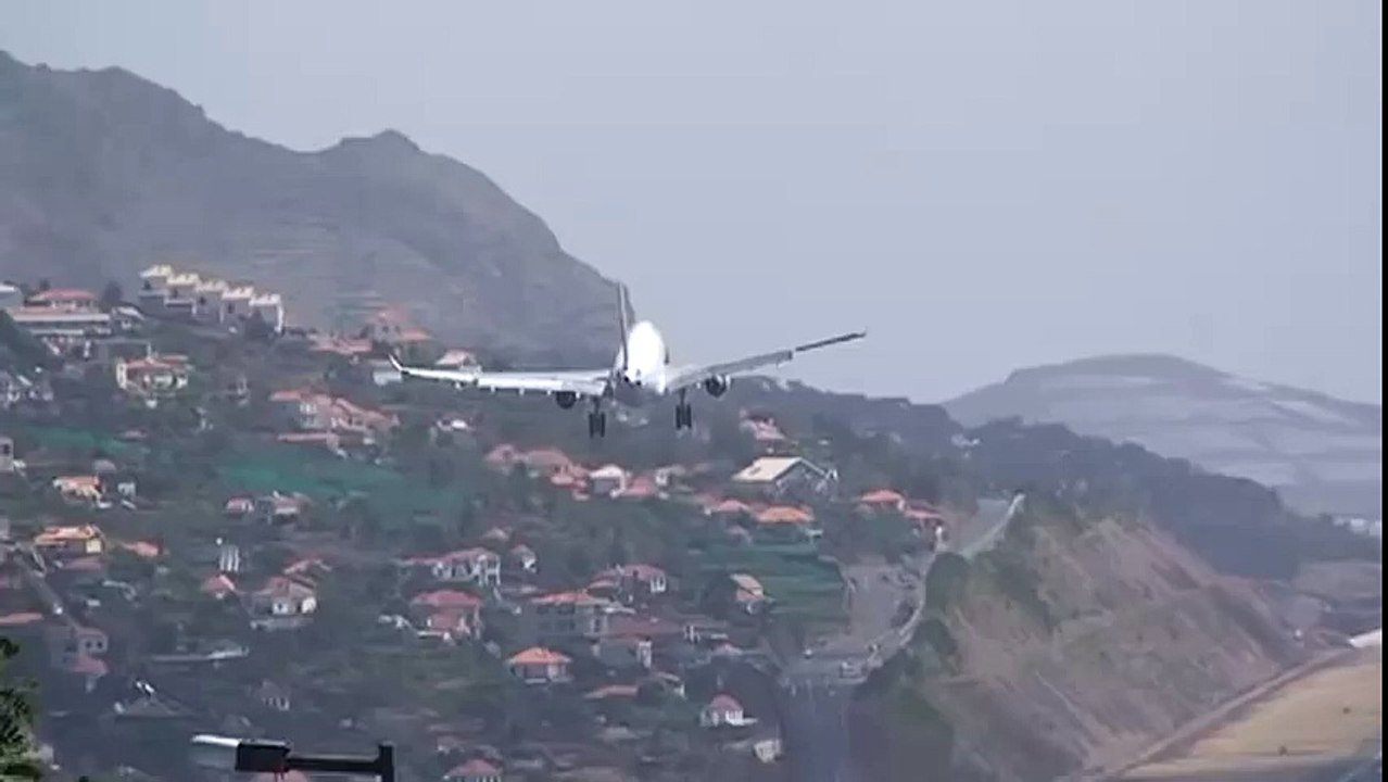Airbus 330 making a cross-wind landing at Madeira Airport  Crosswind Landing