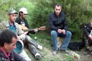 ka3DA KABYLE 2012 ...LOUNIS  MEKAOUCHE CHANTE LOUNES MATOUB(MA DARSSAS IGNEQEN )ath hamdoune