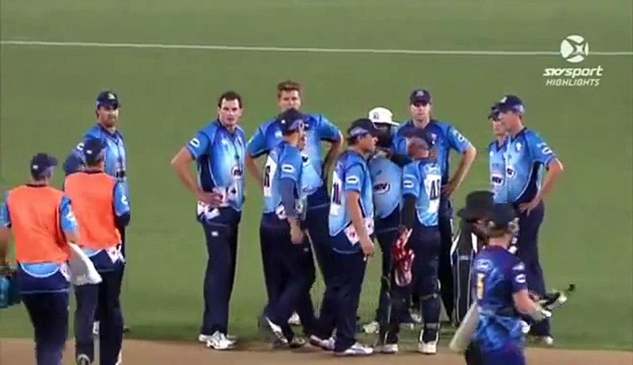 Very Interesting Moment - Two batsmen out off the same ball