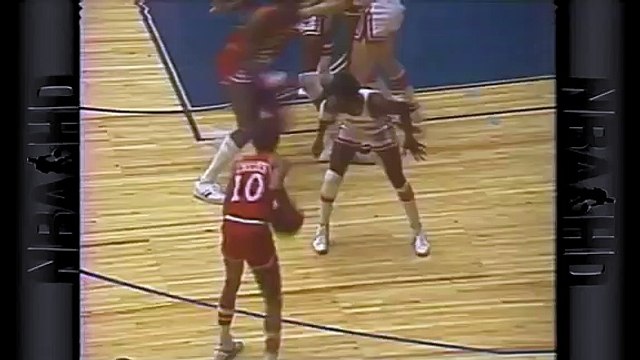 Darryl Dawkins breaks backboard twice