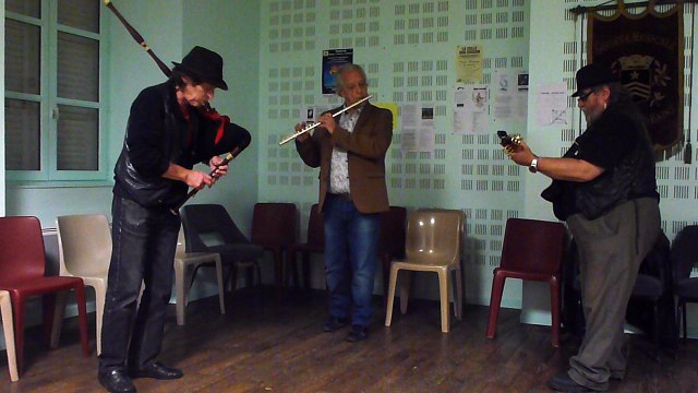 Avec l'association Evaux Musque 2014 - Scottisch (trad.) J-P Sandoz, flute traversière, Jipé, guitare