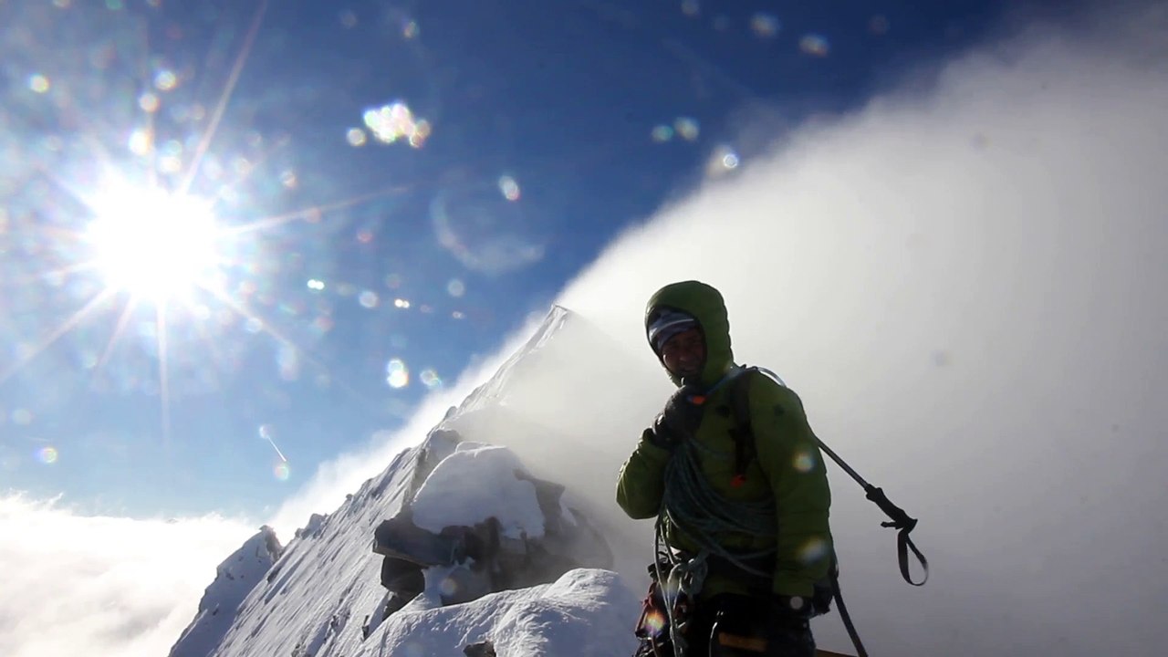 Sur l'arête sommitale de la Dent d'Herens (4171m, Suisse)