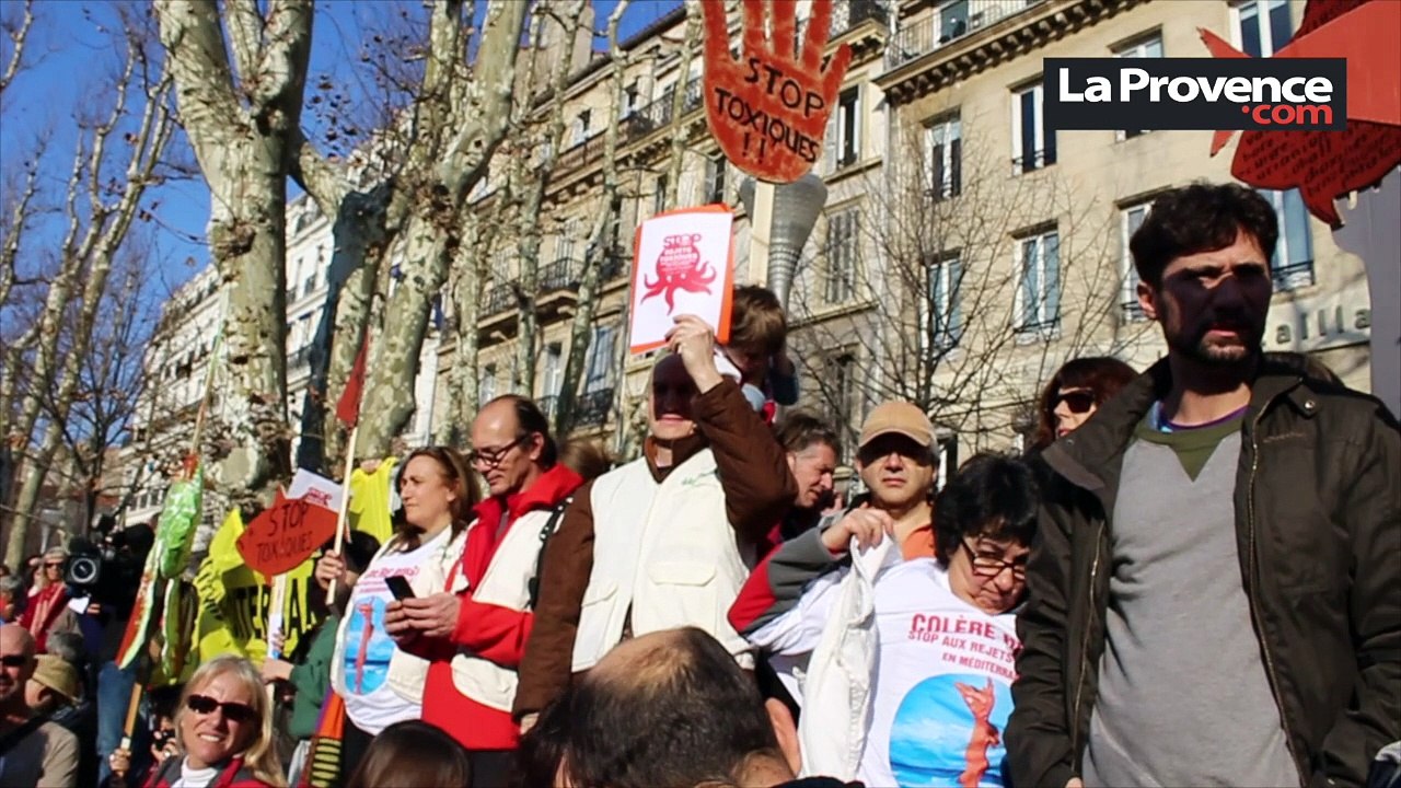 Boues rouges :  colère et inquiétude devant la Préfecture