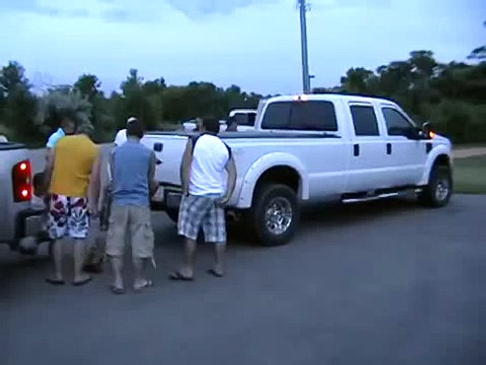 Автомобили, кто сильнее- Chevy 3500 vs Ford F350