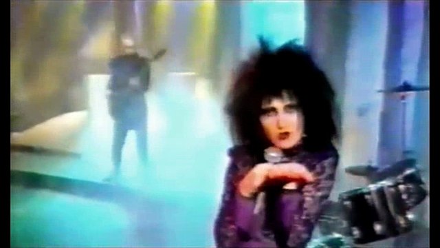 SIOUXSIE & THE BANSHEES – WHEELS ON FIRE Lip sync ('Bingo Chart show', Belgian BRT TV, 09 March 1987)