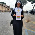 Rahibe Kıyafeti Giyen Türk Travesti, İtalya'da Aile Günü Mitingine Alınmadı