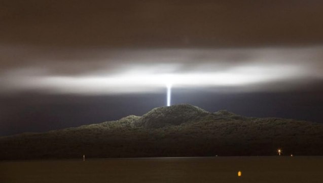Light shines from Auckland's Rangitoto Island #xfiles #ufo
