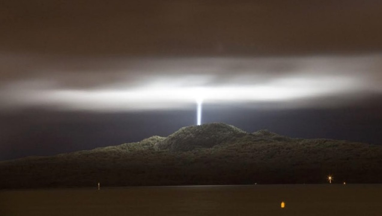 Light shines from Auckland's Rangitoto Island #xfiles #ufo