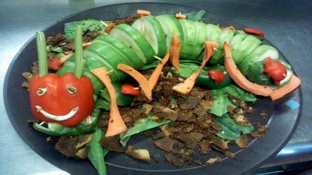 Izzydro Sparza Gunssales diseño con frutas en Mujeres Emprendedoras con Marisela Sandoval