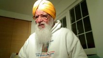 Punjabi - Satguru Arjan Dev Ji stresses that a hireling cannot serve people or God. In God, you need to be humble and