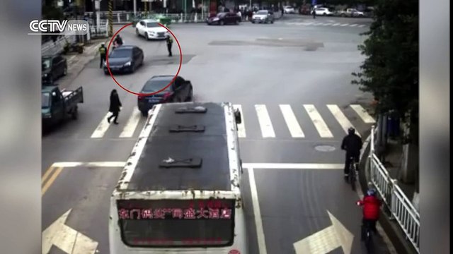 Footage- Officer tries to stop rogue biker, gets dragged along the road