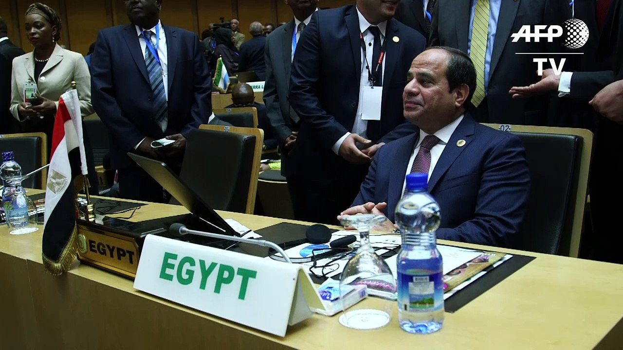 Eingeschlafen: Bizarrer Mugabe-Auftritt bei AU-Gipfel