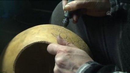 Bal Kabağını Sanat Eserine Dönüştürüyor