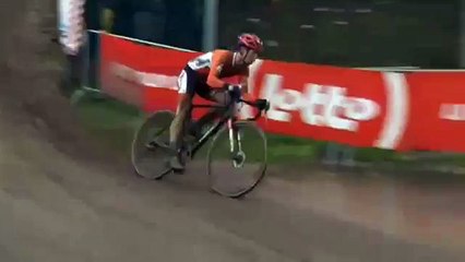 Fans spit and throw beer at Lars van der Haar - CXWorld 2016 HD (720p Full HD)