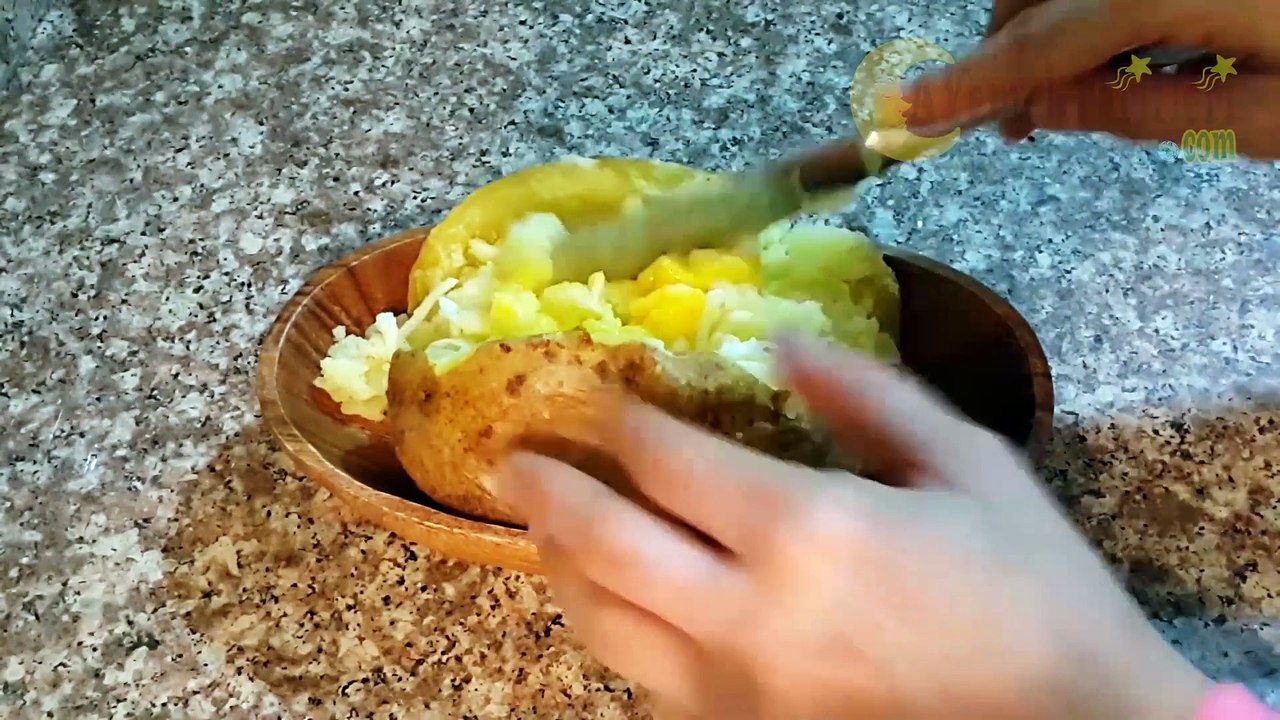 Ev Yapımı Patates Kumpir Tarifi - Fırında Malzemeli Kumpir