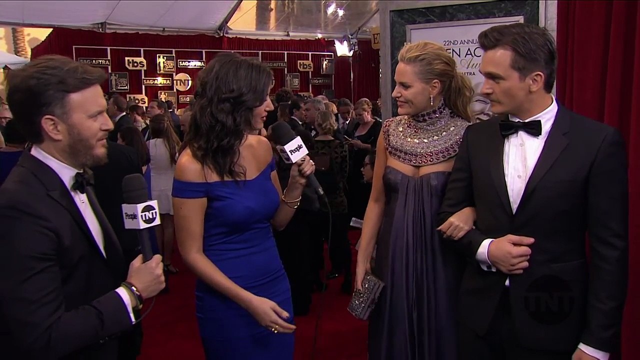 Rupert Friend and Aimee Mullins I SAG Awards Red Carpet 2016 I TNT